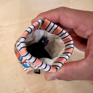 Étui pour ranger les lunettes représentant la Vierge du Mexique (intérieur)