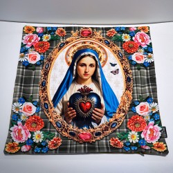 Coussin Sainte Vierge tenant dans ses mins un cœur sacré