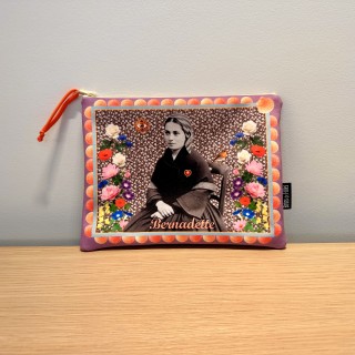 Pochette en velours artisanale Bernadette Soubirous de Lourdes (violet)