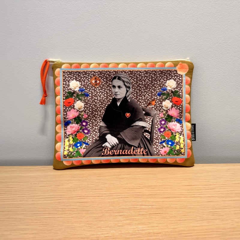 Pochette artisanale en velours Bernadette Soubirous (olive) - vue de face