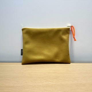 Pochette artisanale en velours Bernadette Soubirous (olive) - vue arrière