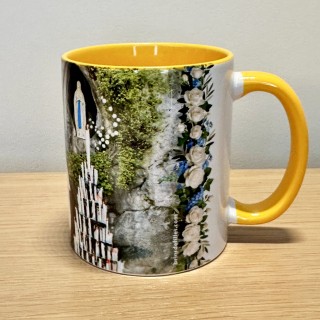 Mug souvenir de la visite du Pape Léon XIV à la grotte Massabielle du Sanctuaire de Lourdes